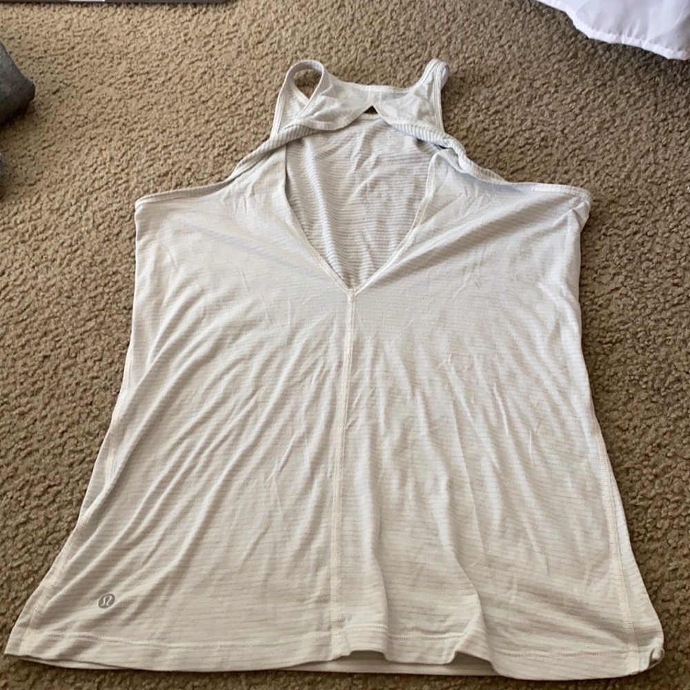 White lululemon tank top